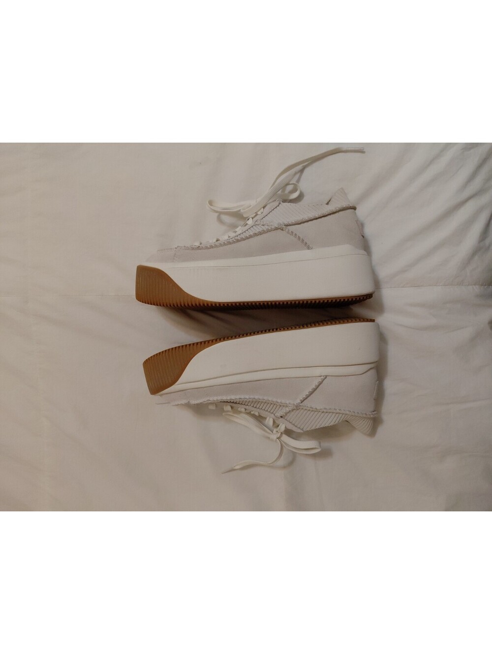 UGG size 8 8.5 Platform Sneakers  Off White (Run Big Fits 8.5 Exactly) EUC - Picture 6 of 8